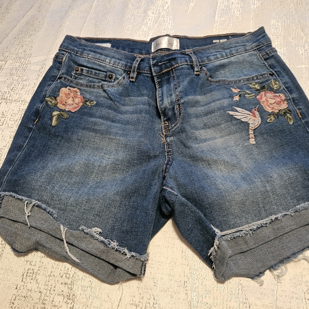 Nicole Miller Blue Jean Shorts with Floral Embroidery